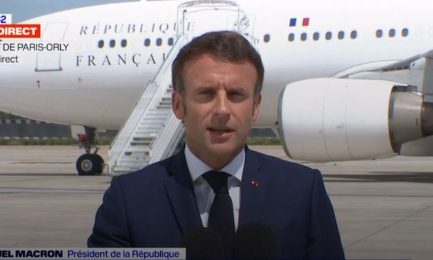 Macron appelle à “donner une majorité solide au pays”…