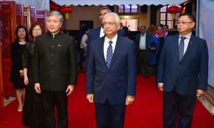 Pravind Kumar Jugnauth  assiste à une réception marquant le 74e anniversaire de la fondation de la République populaire de Chine